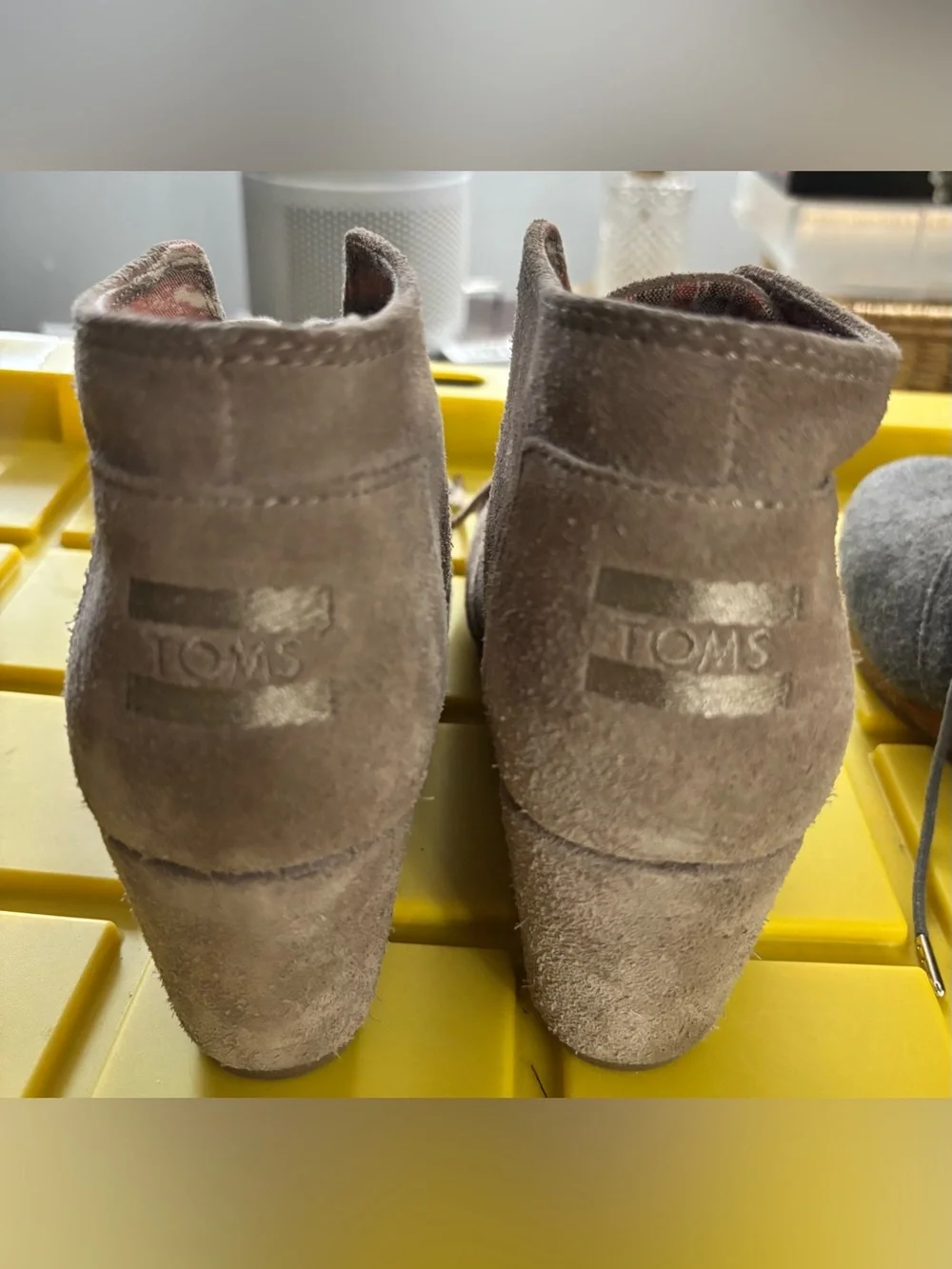 TOMS Desert Wedge Bootie in Taupe Suede -Womens 8.5 - Picture 4 of 7
